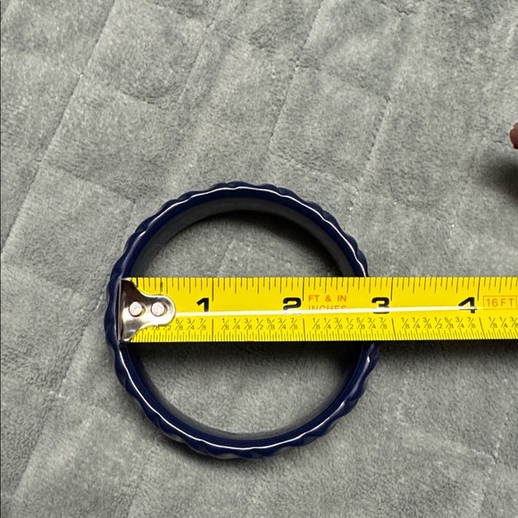 Vintage Plastic Bangle Bracelet, Navy Blue, Wrinkle, Wavy Texture, Retro, Boho - Picture 6 of 6